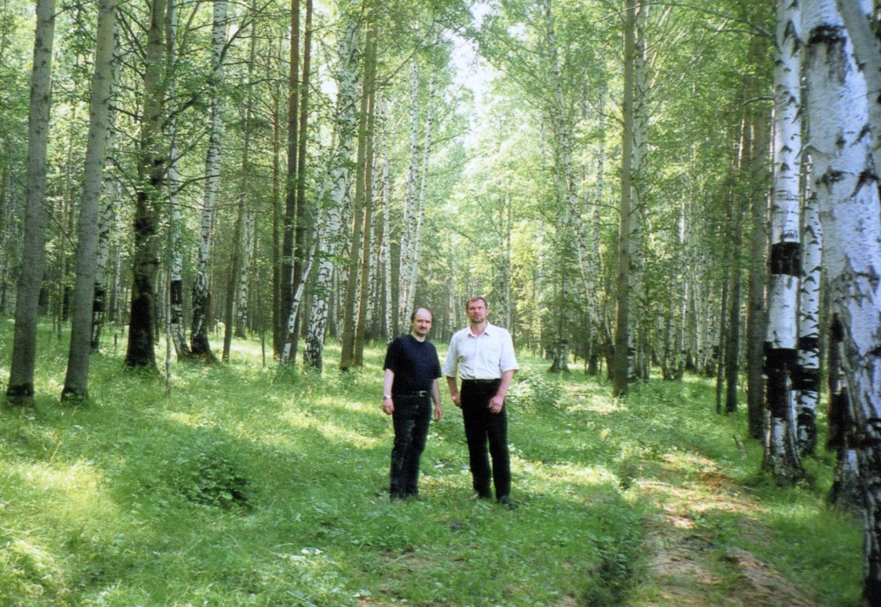 В. И. Шитов и Н. Б. Неуймин в районе старой Коптяковской дороги. Май — июнь 2007 г.