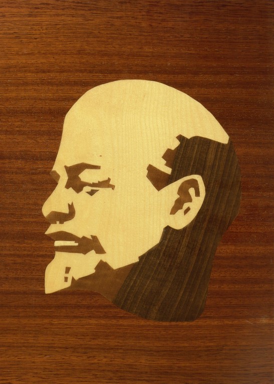 Инкрустация по дереву «В. И. Ленин. Кружок «Умелые руки»