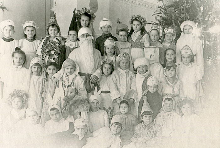 Праздник новогодней елки в Доме пионеров. 1940 г.